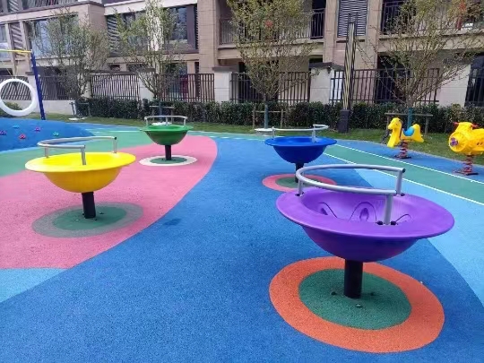 Why do the prices of children's play equipment vary so much